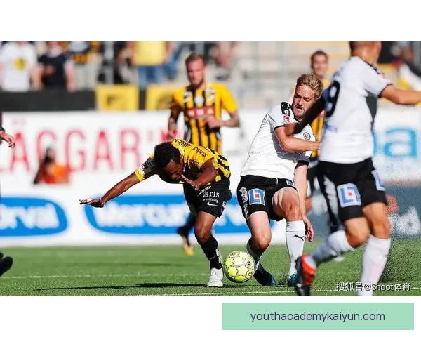 莱万多夫斯基本土三冠王征程中贡献关键进球与稳定表现